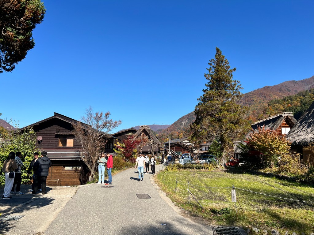 ทางเดินภายในหมู่บ้านชิราคาวาโกะ
Walk path in the Shirakawago village